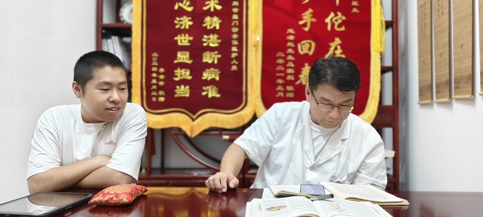https://webres.medlive.cn/upload/001/516/856